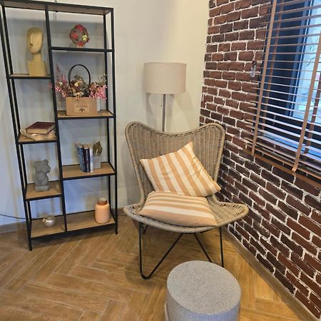 The Atelier Apartment Burgas Bagian luar foto